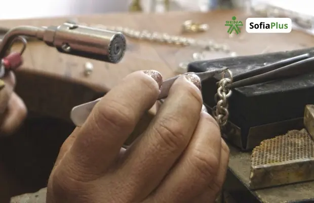 Técnico en Joyería Armada SENA Betowa